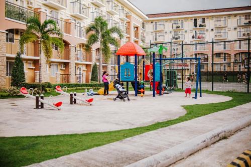 Playground, Extra TV@Bedroomw/Netflix & Disney+ | Grind&Unwind near Benjarong Bar and Restaurant Davao