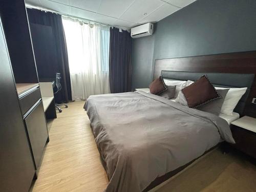 Deluxe Premium Room with No Balcony image 3