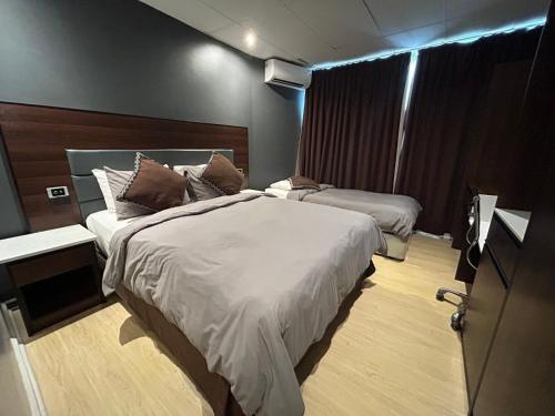 Deluxe Premium Room with No Balcony image 4