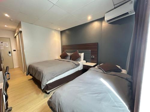 Deluxe Premium Room with No Balcony image 7