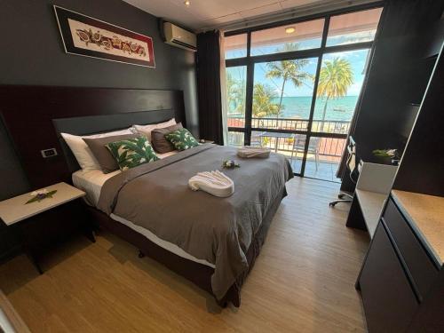 Oceanfront Room with Balcony room in Smugglers Cove Beach Resort and Hotel