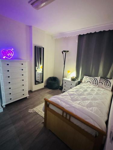 Cozy Private room near beach - FEMALES ONLY - SOLO MUJERES