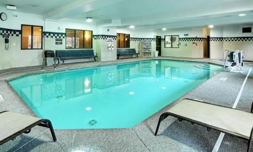 泳池, 奧爾巴尼鳳凰套房酒店 (Phoenix Inn Suites Albany) in 奧爾巴尼
