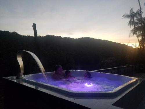 . Chácara pé n'água, 80 km de SP, piscina e spa aquecido