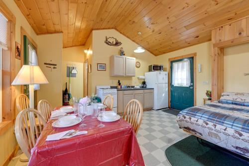 Smoky Mtn Studio Cabin with Picnic Area Pets Allowed - image 6