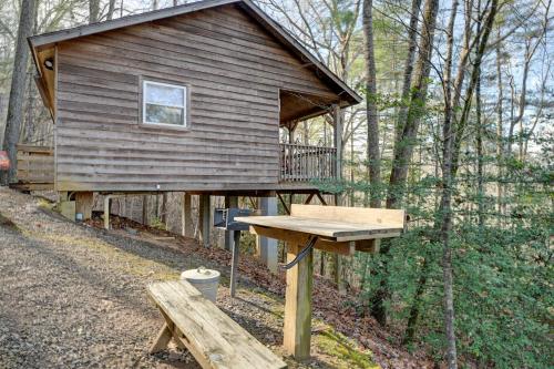 Smoky Mtn Studio Cabin with Picnic Area Pets Allowed - image 10