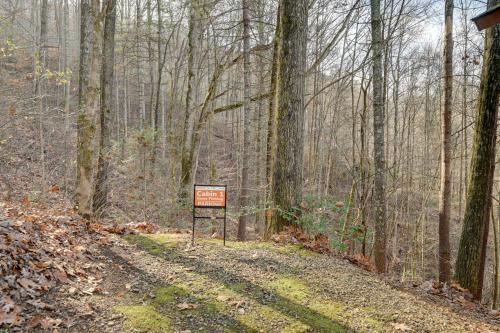 Smoky Mtn Studio Cabin with Picnic Area Pets Allowed - image 14