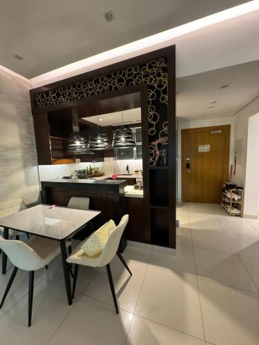 Bright and Airy 2BR Bay Retreat, Dubai (photo 3)