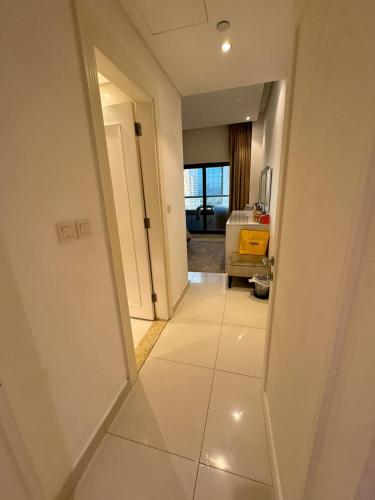 Bright and Airy 2BR Bay Retreat, Dubai (photo 7)