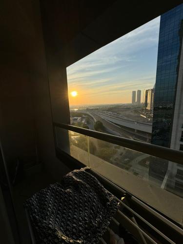Bright and Airy 2BR Bay Retreat, Dubai (photo 8)