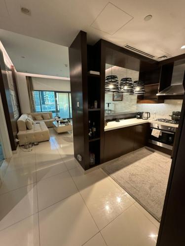 Bright and Airy 2BR Bay Retreat, Dubai (photo 9)