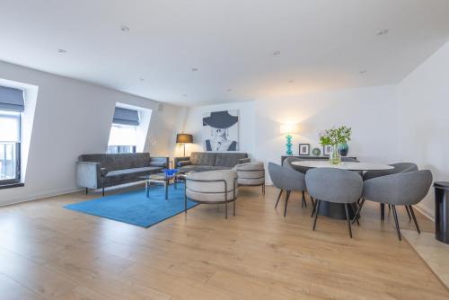 Elegant Mayfair Apartment 5 - image 13