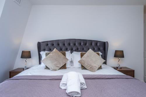 Elegant Mayfair Apartment 5 - image 12