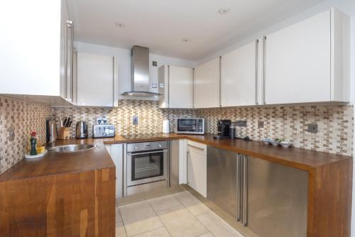Elegant Mayfair Apartment 5 - image 8