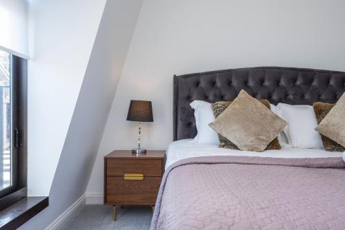 Mayfair Piccadilly Apartment 5 - image 14