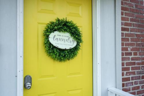 The Flats on Florida St - Super Comfy 2-Bedroom Apartments