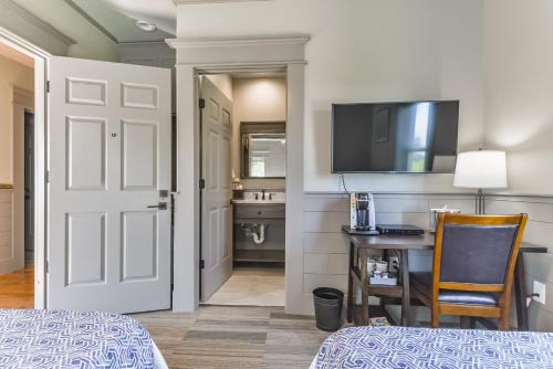 Harborwalk Lodge