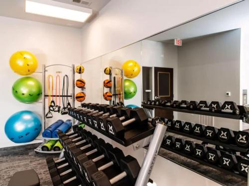 CozySuites Modern 2BR Nora Indianapolis #9 secondary