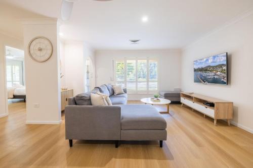 Salamander Sanctuary, 204 Salamander Way - pool, pets, linen, aircon, Wi-Fi