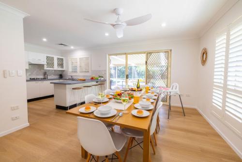 Salamander Sanctuary, 204 Salamander Way - pool, pets, linen, aircon, Wi-Fi