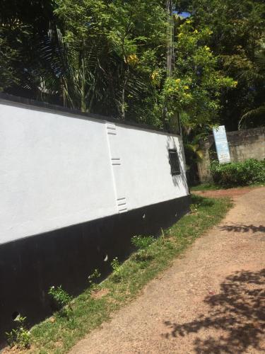 New White Villa Ahangama - image 3