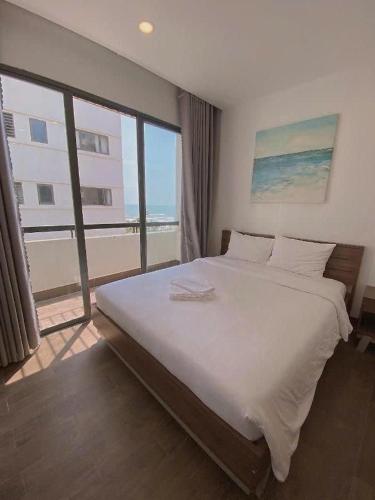 Studio with Sea View image 1