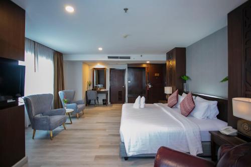 Corner Double Room room in Empress Pattaya Hotel