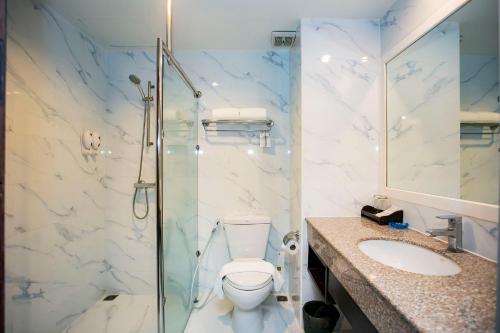 Deluxe Double Room image 2