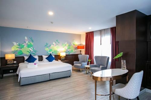 Corner Double Room image 3