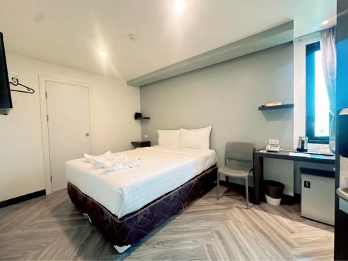 room detail thumbnail 1