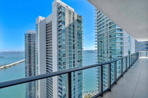 POSH Ocean View Penthouse - Heated Pool, Gym, Office! 10mins Beach detail