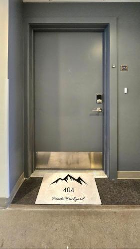 Resort style 1 King and Twin Apt w Gym Pool Hot Tub Resort style 1 King and Twin Apt w Gym Pool Hot Tub