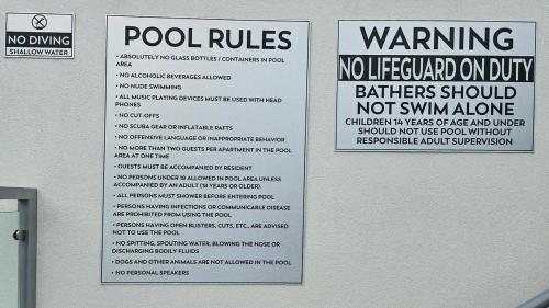 Resort style 1 King and Twin Apt w Gym Pool Hot Tub Resort style 1 King and Twin Apt w Gym Pool Hot Tub