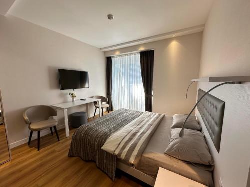 Alliance palace COURTYARD BY MARRIOTT - Tap to explore photos
