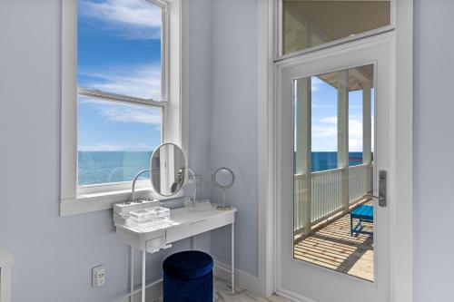 Ahh da Sea - Waterfront Backyard Ramp to Jetty & Laguna home - image 2