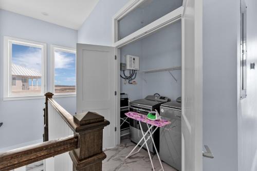 Three-Bedroom House image 9