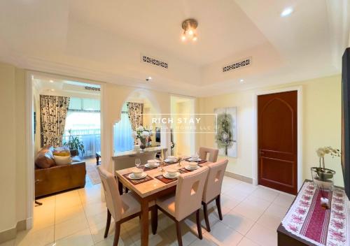 Spectacular 2BR in Souk Al Bahar, Downtown with Burj & Dubai Mall view by Rich Stay, Dubaj (fotografie 10)