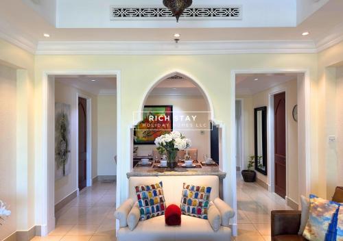 Spectacular 2BR in Souk Al Bahar, Downtown with Burj & Dubai Mall view by Rich Stay, Dubaj (fotografie 6)