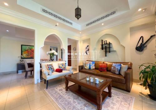 Spectacular 2BR in Souk Al Bahar, Downtown with Burj & Dubai Mall view by Rich Stay, Dubaj (fotografie 8)