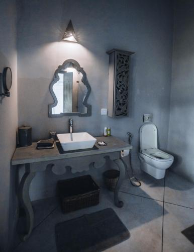 Koggala Lake Villas 1 & 2 with 5 bedrooms - image 3