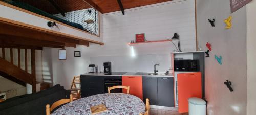 gite 2 ou 3 personnes - campagne in บูร์บริยัก