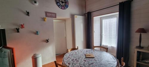 gite 2 ou 3 personnes - campagne in บูร์บริยัก