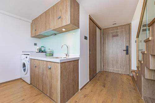 ห้องครัว, Zhujiajian Chunyu Qiushe Apartment in จูเจียเจียน