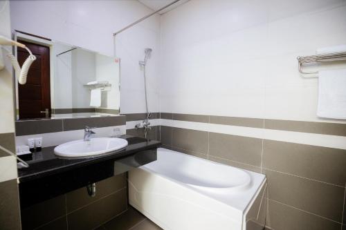FLESTA Lạch Tray Serviced Apartment & Hotel