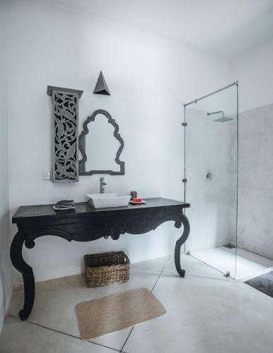 Koggala Lake Villa 1 with 3 bedrooms - image 3