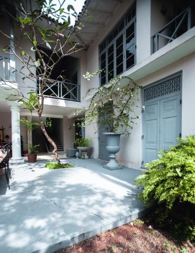 Koggala Lake Villa 1 with 3 bedrooms - image 2