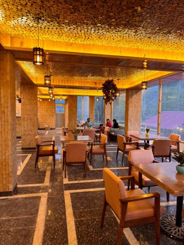 Restaurant, Apurwa Grand Resort in Badgran