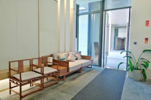 ห้องส่วนกลางสำหรับนั่งเล่น/ดูทีวี, Zhujiajian Chunyu Qiushe Apartment in จูเจียเจียน