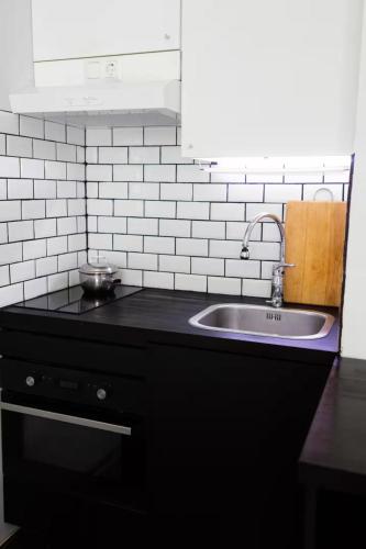 Nordic City Apartment in the Heart of Helsinki, Хельсинки (фото 7)