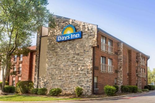 Days Inn by Wyndham Raleigh-Airport-Research Triangle Park - Hotel - Morrisville